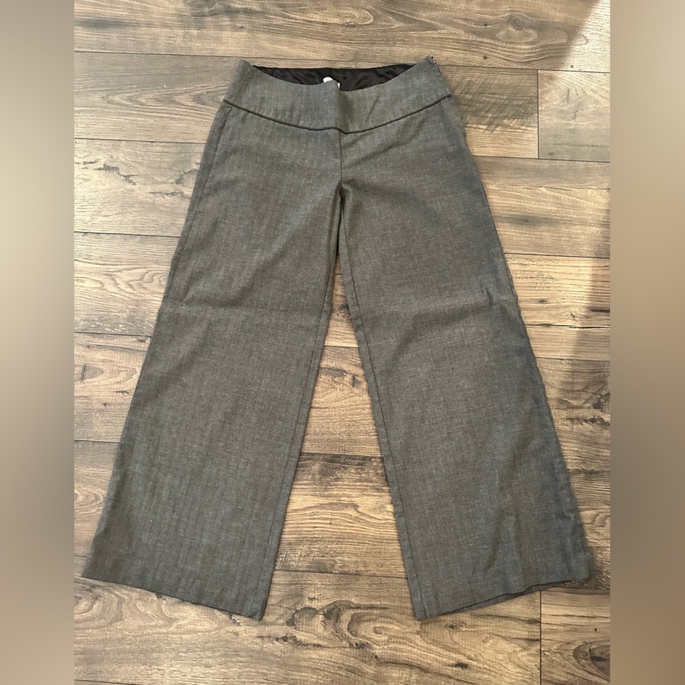 Wide leg dress pants. Side zip. Size 9/10